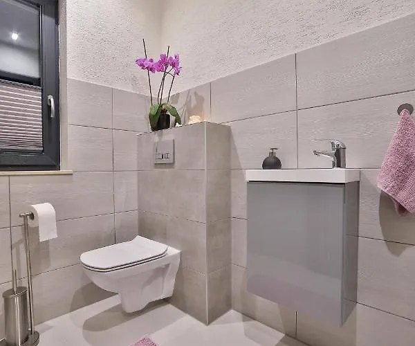 Semesterbostad Pod Lasem Mm *